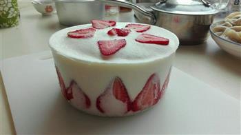六寸草莓酸奶慕斯蛋糕的做法步骤11
