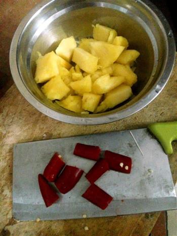 菠萝糖醋排骨的做法图解1