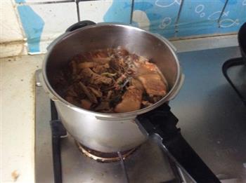 梅干菜笋干烧肉的做法步骤7