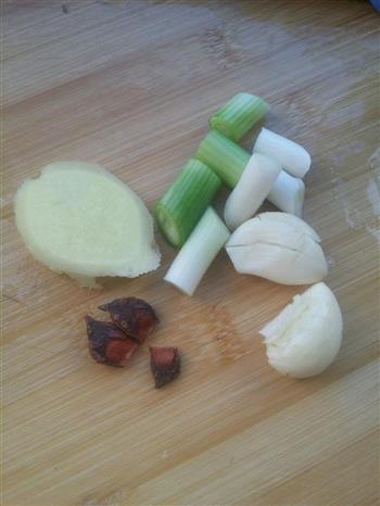 酸菜炖排骨的做法步骤3