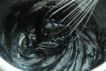 黑色简约经典-煤炭蛋糕的做法图解2