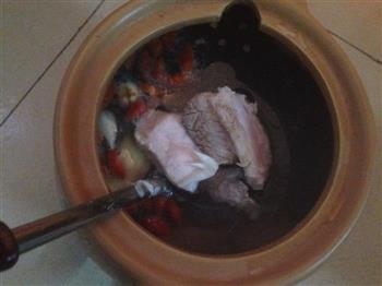 莲子百合排骨汤的做法步骤6