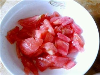 西红柿 虾皮 紫菜汤的做法步骤2