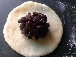 牛奶蜜红豆小餐包-面包机免油版的做法步骤5
