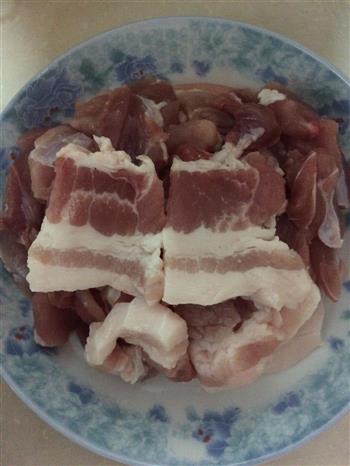 酸菜猪肉炖粉条的做法图解2