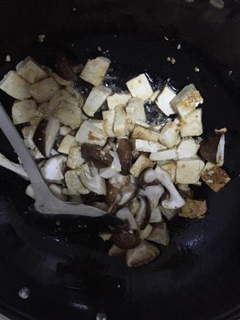 蒜蓉香菇豆腐的做法步骤3