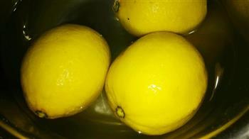 金银花绿茶柠檬蜂蜜水的做法步骤2