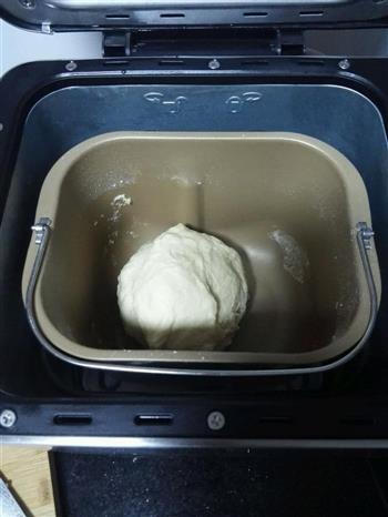 炼乳葡萄干面包的做法图解3