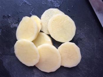 超浓郁奶香土豆泥蔬菜饼，配上香梨香蕉奶昔的做法图解1