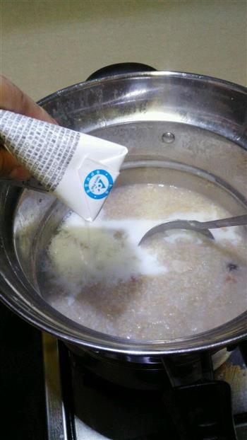 牛奶燕麦粥枸杞的做法步骤5