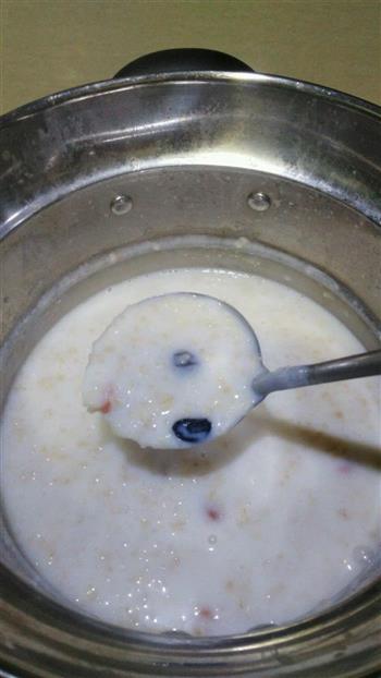 牛奶燕麦粥枸杞的做法步骤6