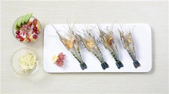 芝士焗大虾配沙律的做法步骤1