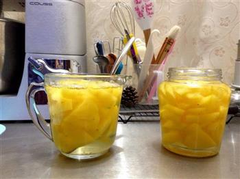糖水罐头 糖水菠萝 凤梨的做法步骤1