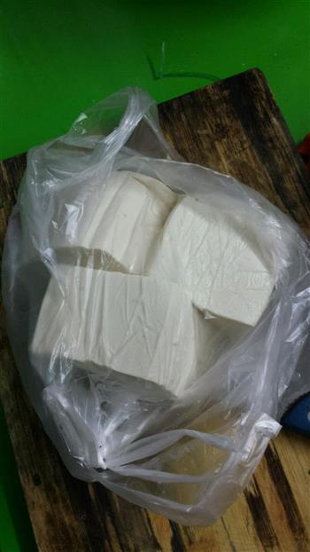 岑溪豆腐酿的做法步骤1