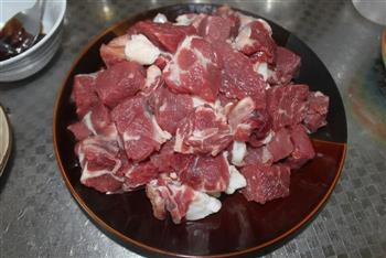 吃不够的红烧牛肉面的做法步骤1