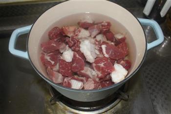 吃不够的红烧牛肉面的做法步骤3