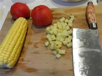 番茄土豆玉米浓汤的做法图解1