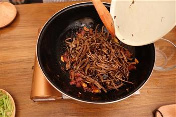 干锅腊肉茶树菇的做法步骤10
