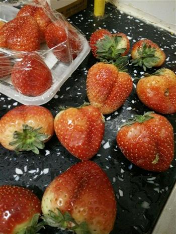 草莓千层蛋糕的做法步骤1