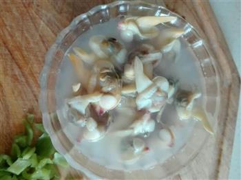 蛤蜊丝瓜汤的做法图解2