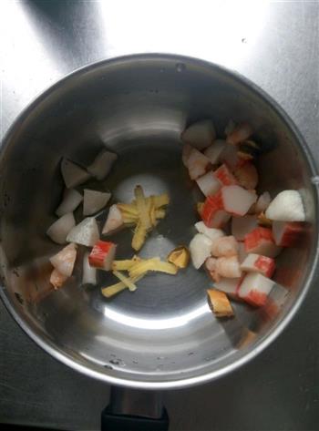 海鲜粥配煎土司鸡蛋的做法图解2