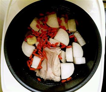 白萝卜排骨汤的做法步骤3