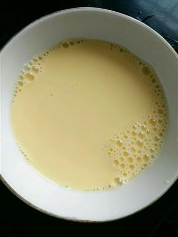 牛奶炖鸡蛋的做法步骤3