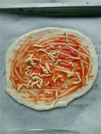 小番茄培根披萨的做法步骤4