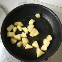 糖醋土豆的做法步骤2
