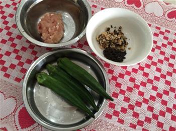 小鱼生餐鸡肉篇③香菇木耳鸡肉酿秋葵的做法步骤1