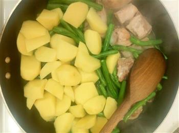 土豆豆角炖排骨的做法图解6
