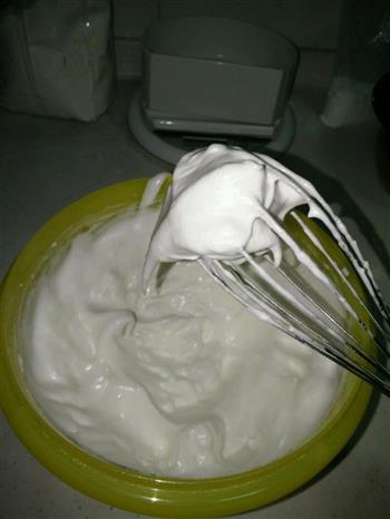 香草蛋黄奶霜生日蛋糕的做法步骤5