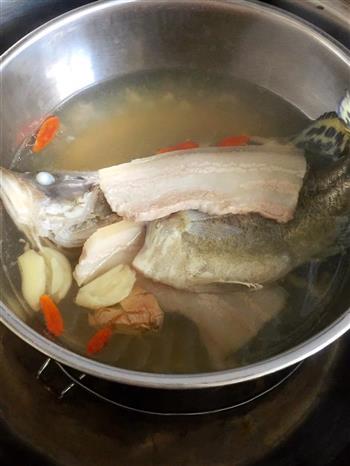 秘制滋补鳜鱼汤的做法图解2