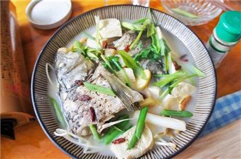 榨菜鱼头豆腐汤的做法步骤11