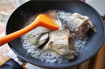 榨菜鱼头豆腐汤的做法图解8