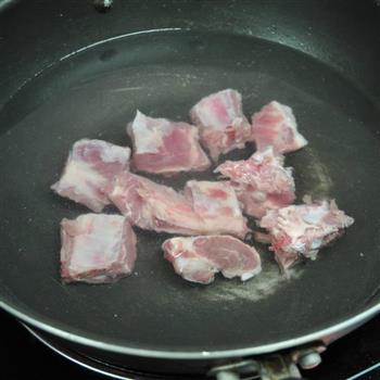火腿黄鳝排骨汤的做法步骤2