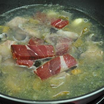 火腿黄鳝排骨汤的做法图解5
