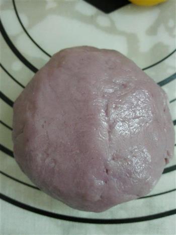 紫薯香芋蛋黄酥的做法图解1