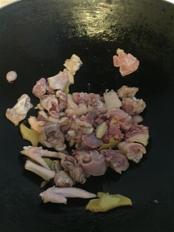 板栗香菇焖鸡的做法步骤3