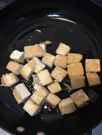 臭豆腐炒青豆的做法步骤3