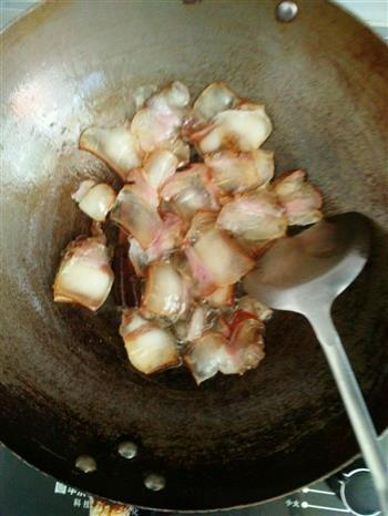 干锅烟熏笋炖腊肉的做法步骤3