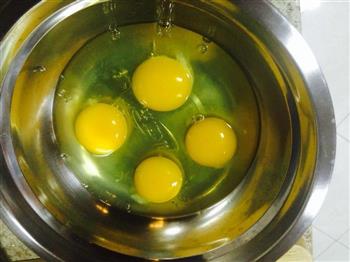香椿鸡蛋卷的做法步骤2