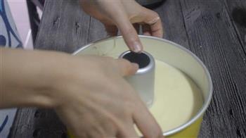 酸奶戚风蛋糕的做法步骤15