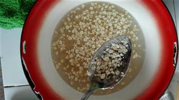 低热量速食牛奶燕麦玉米片粥的做法图解2