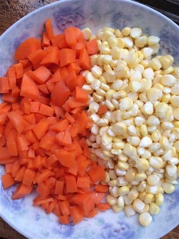 玉米豆子胡萝卜大杂烩的做法步骤2