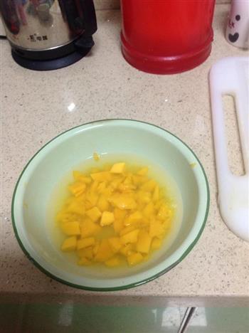 芒果牛奶汁的做法步骤1