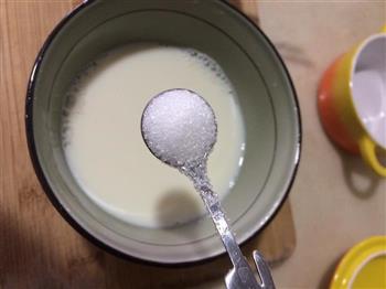 芒果牛奶炖蛋的做法步骤2