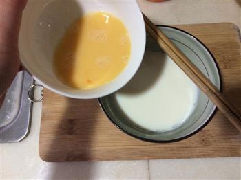芒果牛奶炖蛋的做法步骤3
