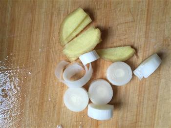 玉米莲藕排骨汤的做法步骤1