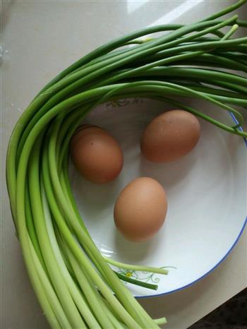 快手菜-蒜苔炒鸡蛋的做法步骤1